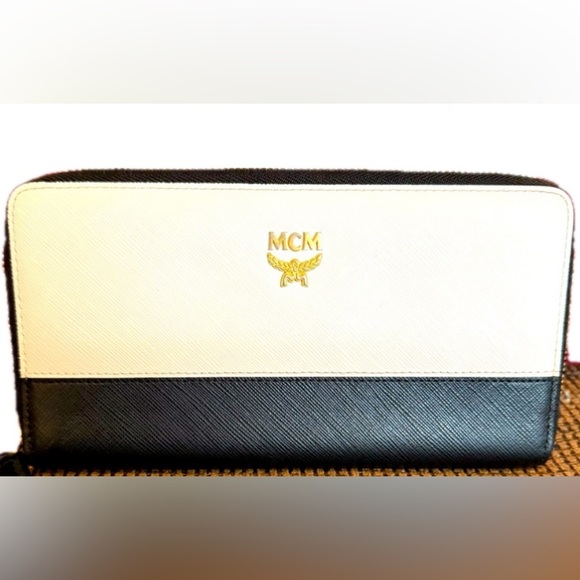 AUTHENTIC MCM BLACK AND WHITE COLOR BLOCK ZIPPY WALLET. - Picture 1 of 9
